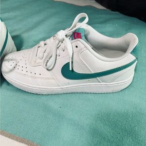 NIB 8.0 Court Vision Low Nike Teal/Prime Pink